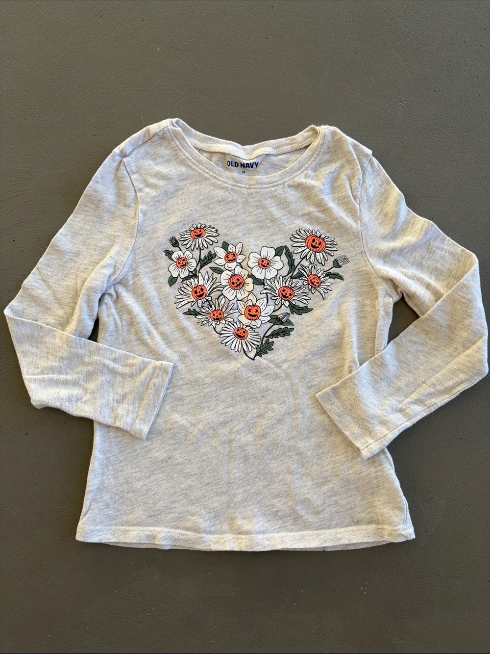 Old Navy Light Gray Long Sleeve Tee with Orange Pumpkin Heads Floral Heart 5T